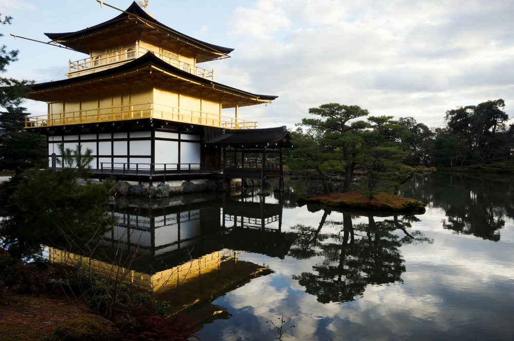 Kyoto Dibanjiri Turis, Study Tour Sekolah Terhambat
